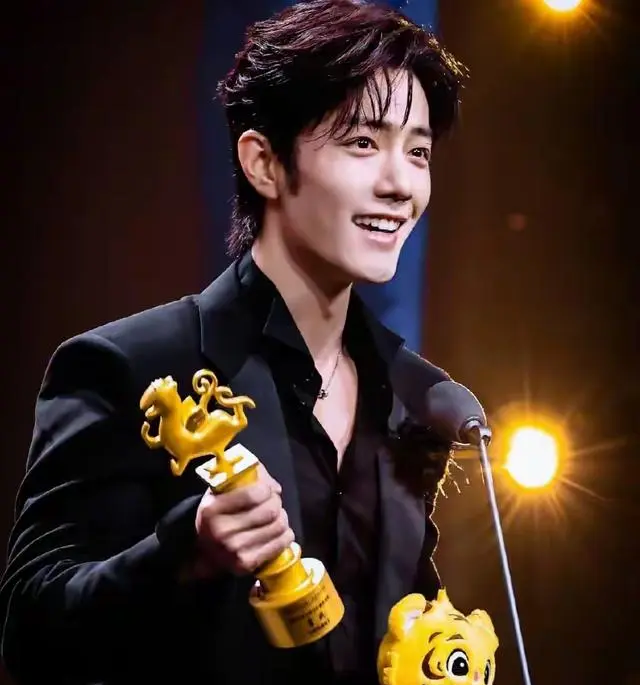 肖战获第33届北京大学生电影节最受欢迎年度男演员 _ 剧照