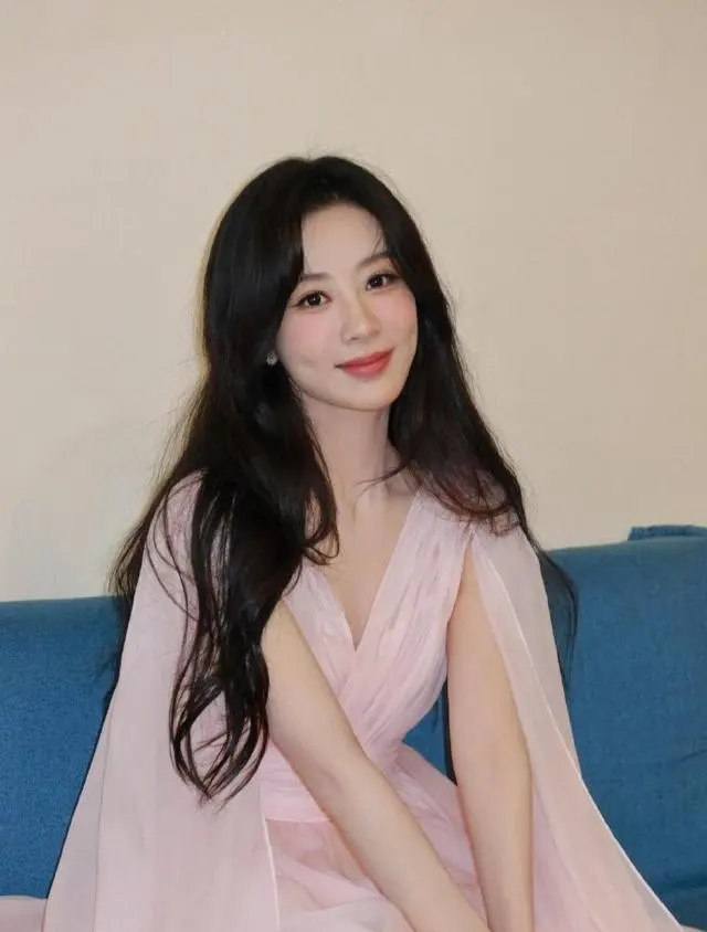 辛芷蕾威尼斯封后杨紫三剧破收视赵丽颖入围戛纳周冬雨洛迦诺提名 _ 资料图