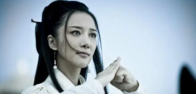 李依晓分饰朱曼娘与虞姬展现剧抛脸实力：同一张面孔，两重灵魂 _ 资讯配图