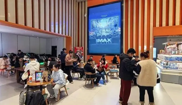 五一档票房破7后续讨论升温 _ 资讯配图