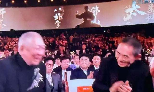 袁和平获北影节终身成就奖，《镖人：风起大漠》已开机 _ 情报图