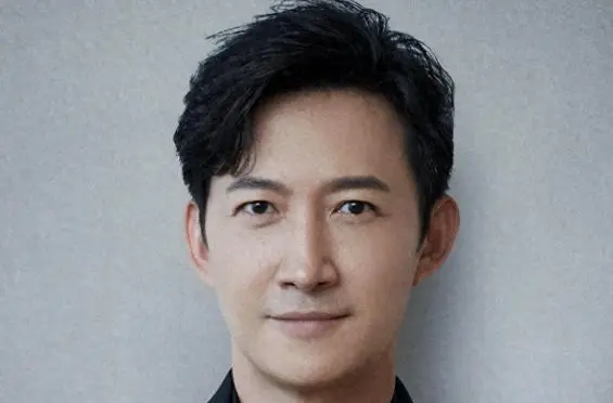 王阳与高斯六年长跑终成眷属：一段被片场高温与酒店凌晨三点共同见证的爱情契约 _ 海报