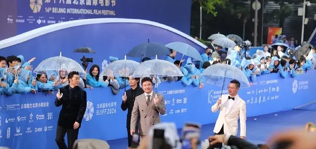 张小斐任北影节天坛奖评委，乔杉凭《森中有林》获最佳男配 _ 情报图